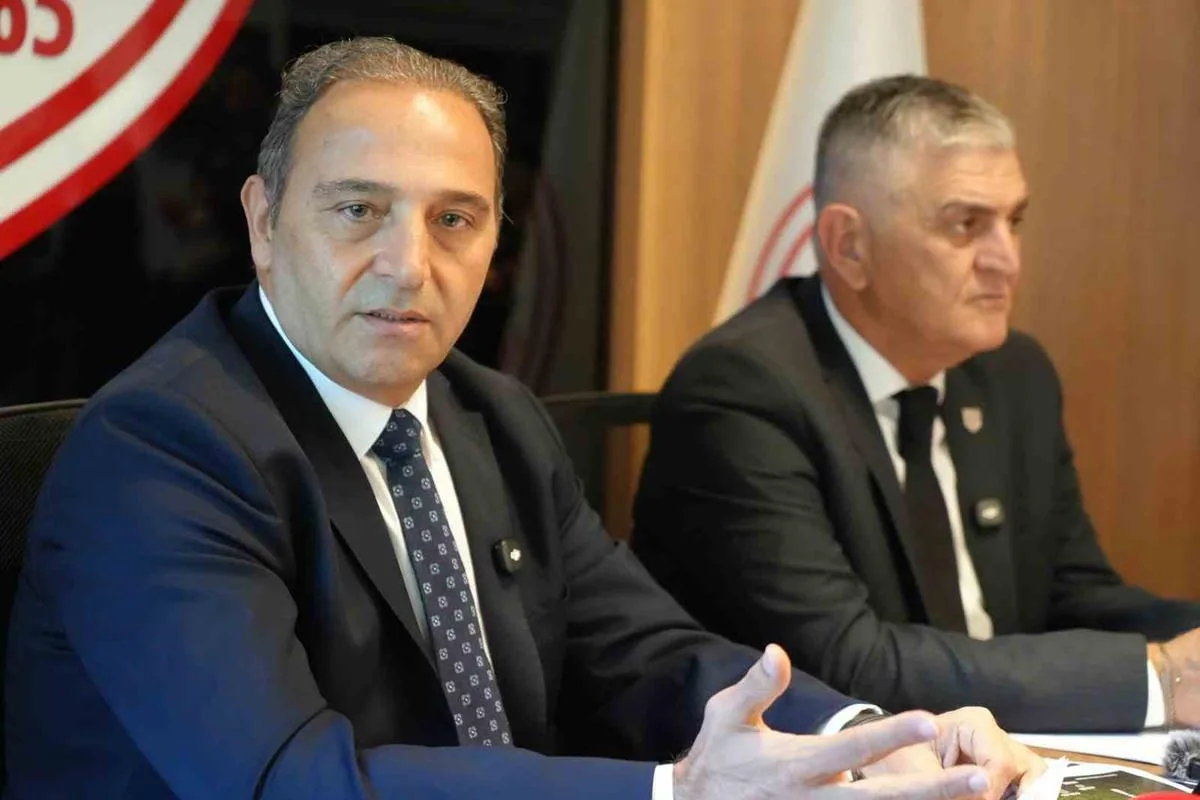 Fuat Çapa kimdir? Samsunspor'da iki kez istifa etmek istedi, yönetim kabul etmedi