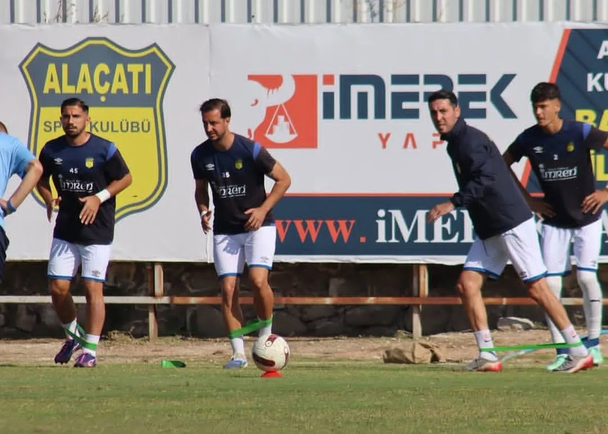Alaçatıspor, Eski İzmir Gençlik'i 7-1 yenerek ligde sezona 3 puanla başladı