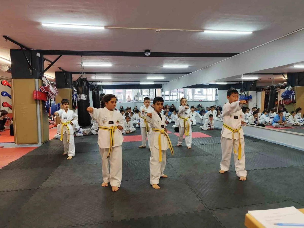 Kayseri Develi'de ERVA okulları kuşak sınavına yaklaşık 100 kişi katıldı