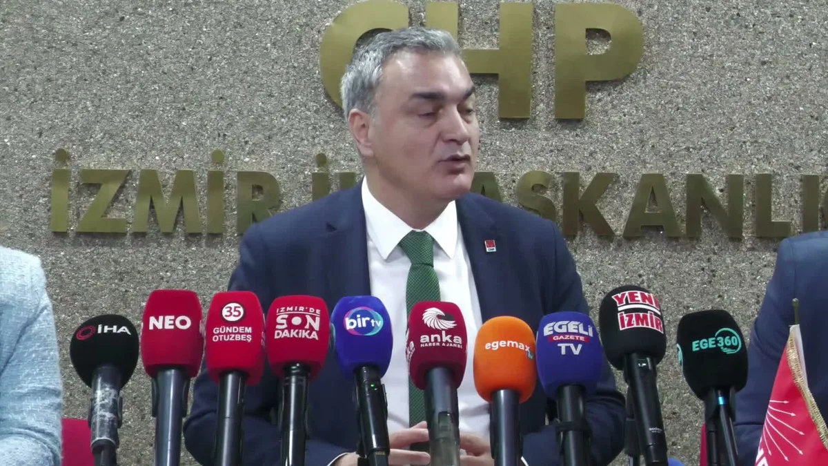 CHP Sözcüsü Sarı, 10 muhalefet belediyesine operasyonu dayanışma çağrısıyla yorumladı