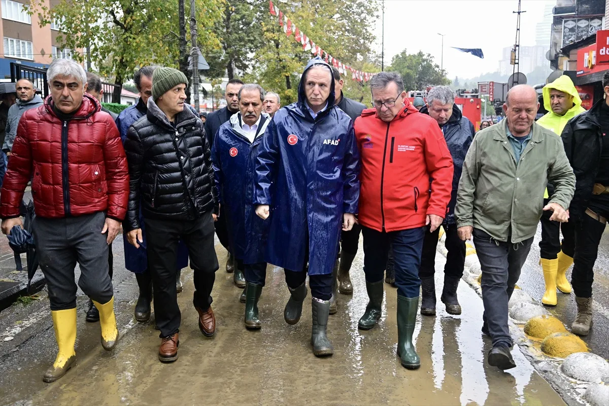 İstanbul Valisi Davut Gül, selde yaklaşık 2 bin 500 kişinin kurtarıldığını açıkladı