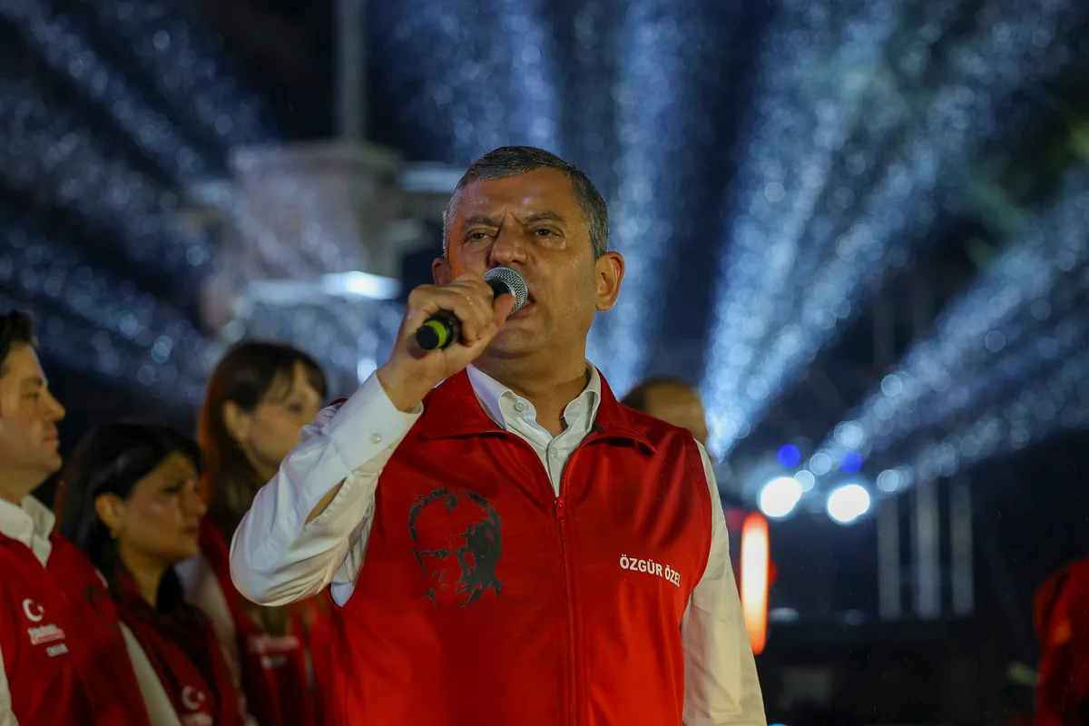 Kadıköy'de Cumhuriyet'in 103. yılı Özgür Özel'in katılımıyla kutlandı