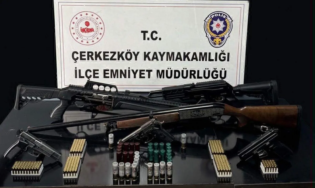 Tekirdağ Çerkezköy'de ruhsatsız silah operasyonunda 10 şüpheli gözaltına alındı