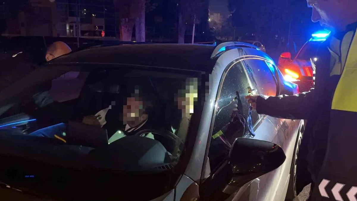Kayseri'de kırmızı ışıkta uyuyakalan sürücüye 1,84 promil alkolden ceza kesildi