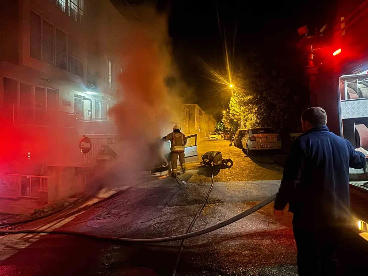Edirne'de park halindeki otomobil yangında kullanılamaz hale geldi, yaralanan olmadı