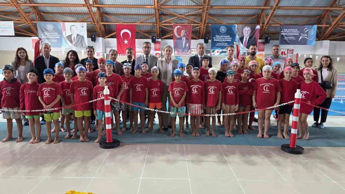 Nazilli'de yüzme projesinde dönem başladı, bir yılda 2 bin 580 çocuk yüzmeyi öğrendi