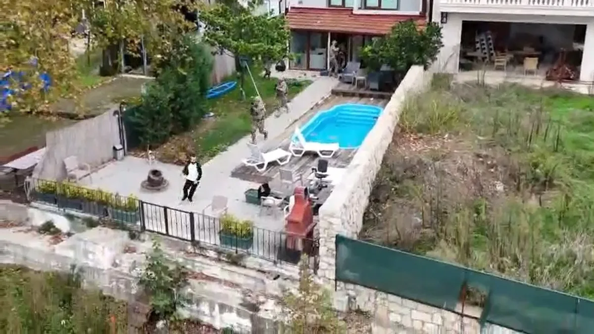 Pendik'te otomobili iş insanına ait sanılan kurye ağır yaralandı, 15 gözaltı