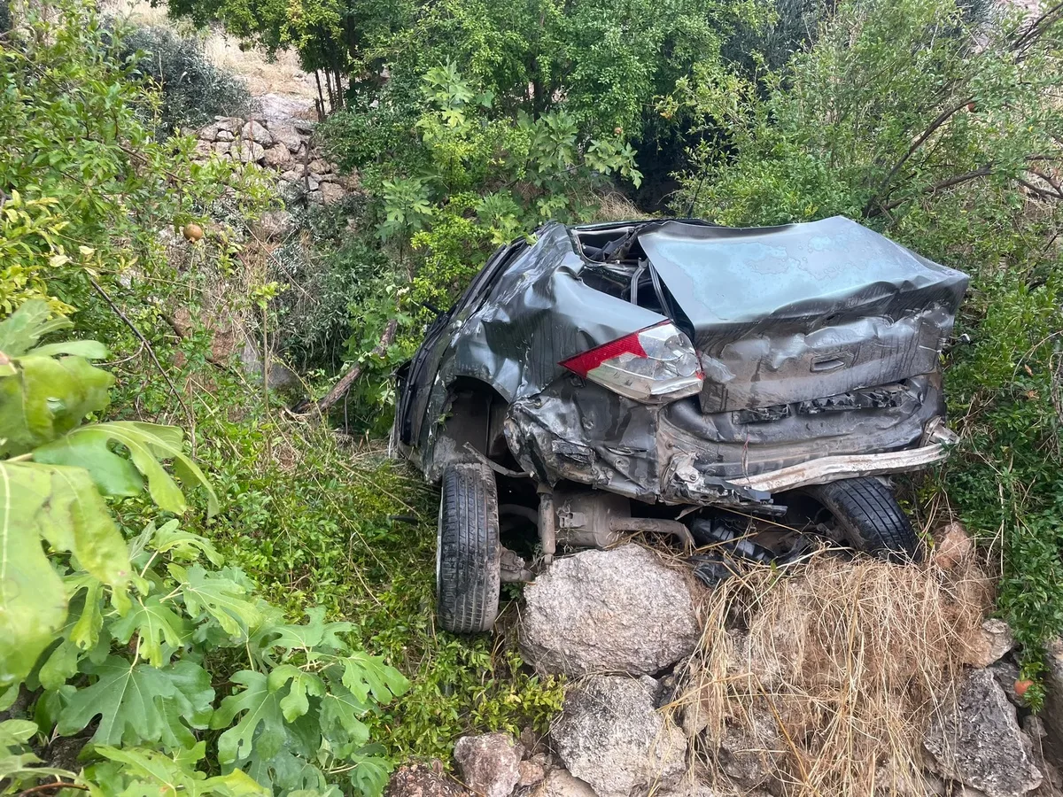 Mardin Kızıltepe'de otomobil 30 metreden uçuruma yuvarlandı, sürücü ağır yaralandı