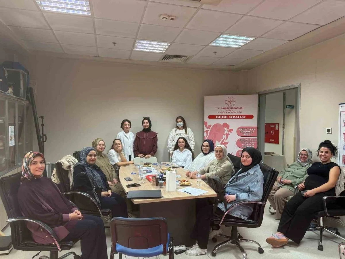 Düzce'de anne adaylarına normal doğum ve anne sütünün önemi anlatıldı