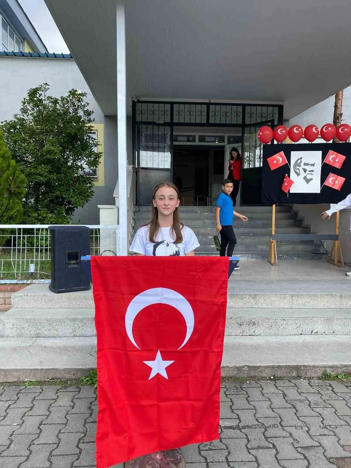 Karadeniz Ereğli'de Cumhuriyet'in 103. yılı ortaokulda törenle kutlandı