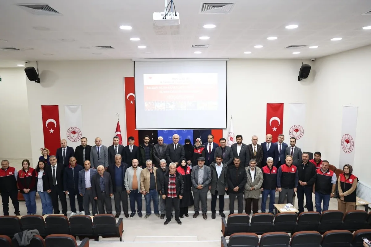 Muş İl Tarım ve Orman Müdürlüğü 100 arıcıya bin yeni kovan dağıttı