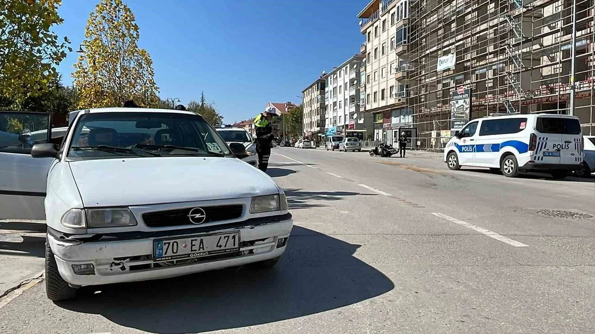 Karaman'da motosiklet otomobille çarpıştı, motosiklet sürücüsü ağır yaralandı
