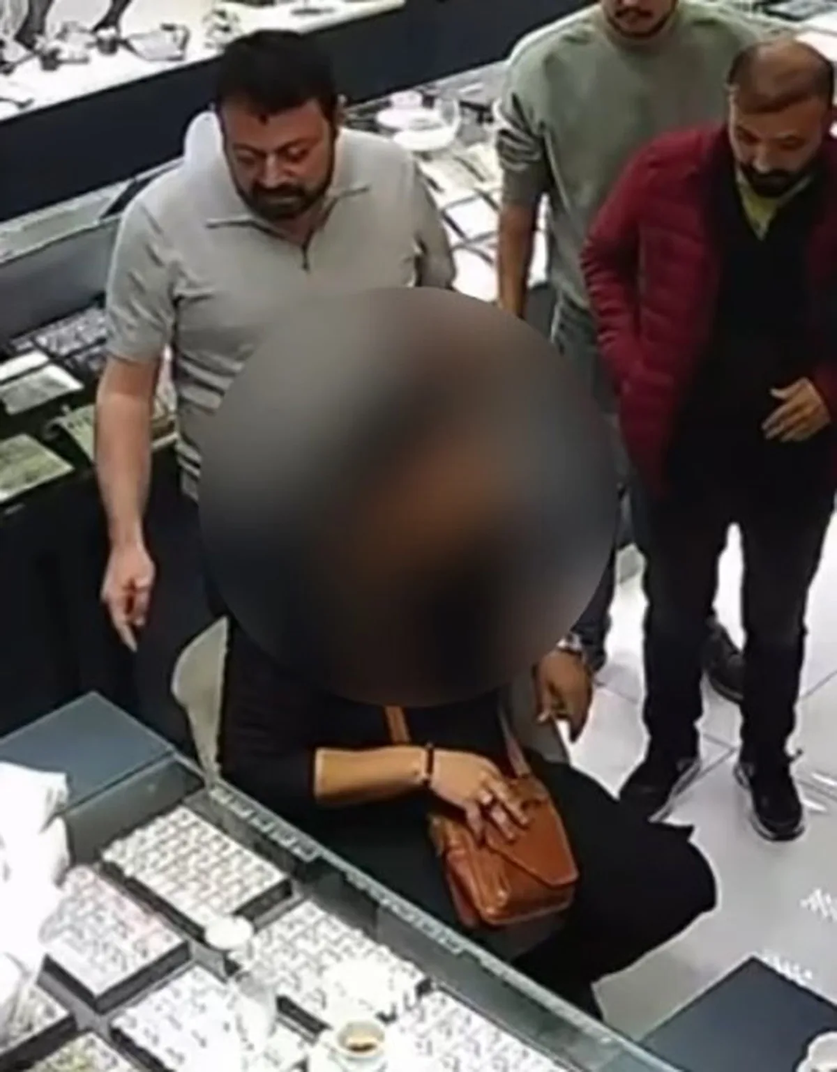 Konya'da polis yalanıyla 1 kilo 200 gram altın alan şüpheli kuyumcuda yakalandı
