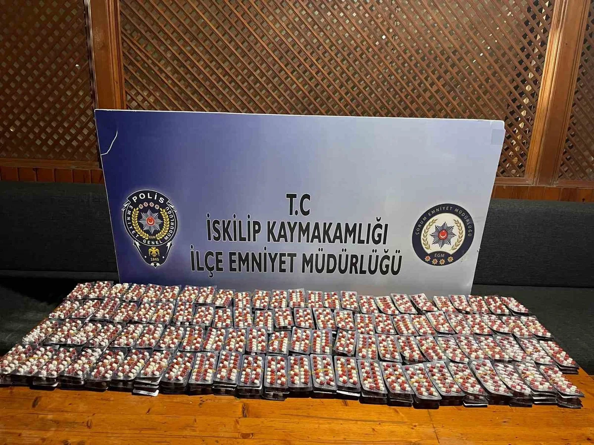 Çorum İskilip'te araçta 5 bin 500 uyuşturucu hap ele geçirildi, 2 şüpheli gözaltında