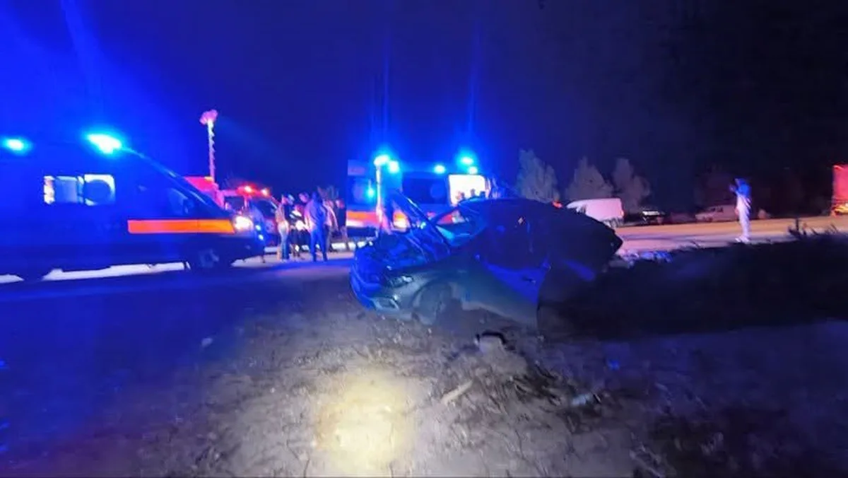 Hatay'da iki otomobil çarpıştı, Kırıkhan-Reyhanlı yolunda 3'ü ağır 5 kişi yaralandı.