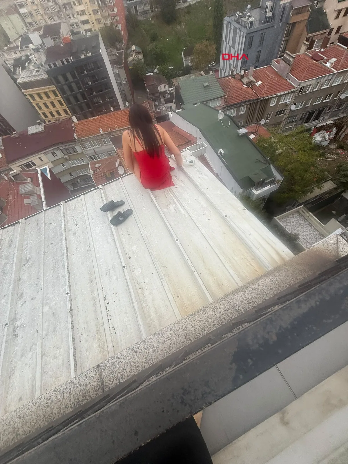 Şişli'de çatıdan düşen kadının son fotoğrafı ortaya çıktı, iki kişi gözaltına alındı