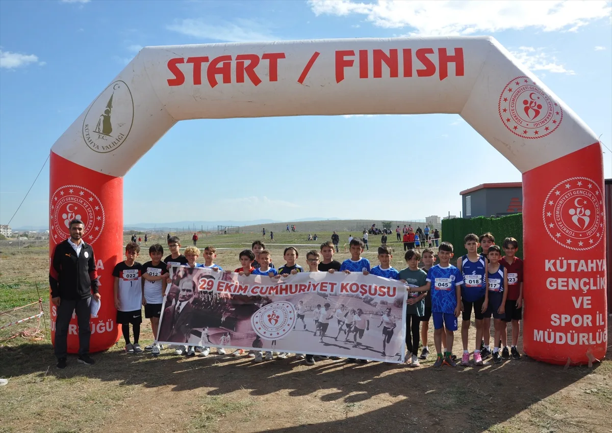 Kütahya'da Cumhuriyet'in 103. yılı koşusuna 6 kategoride yaklaşık 100 sporcu katıldı