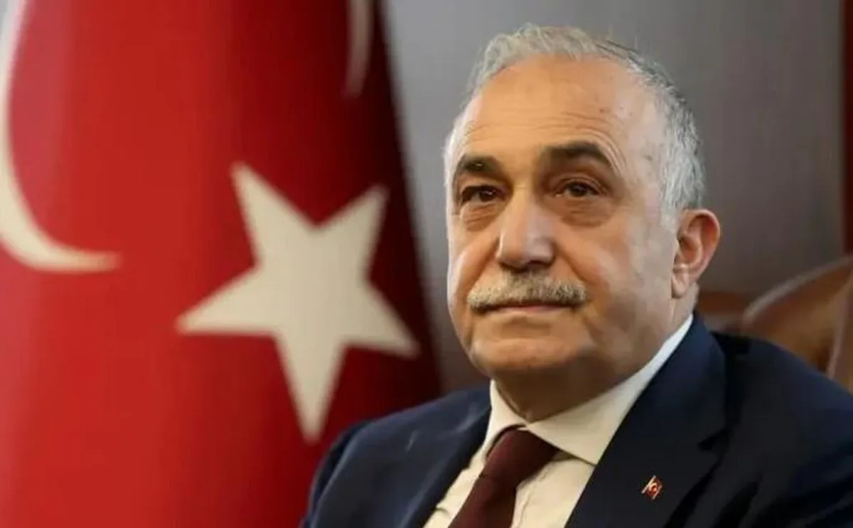 Eşref Fakıbaba neden istifa etti?