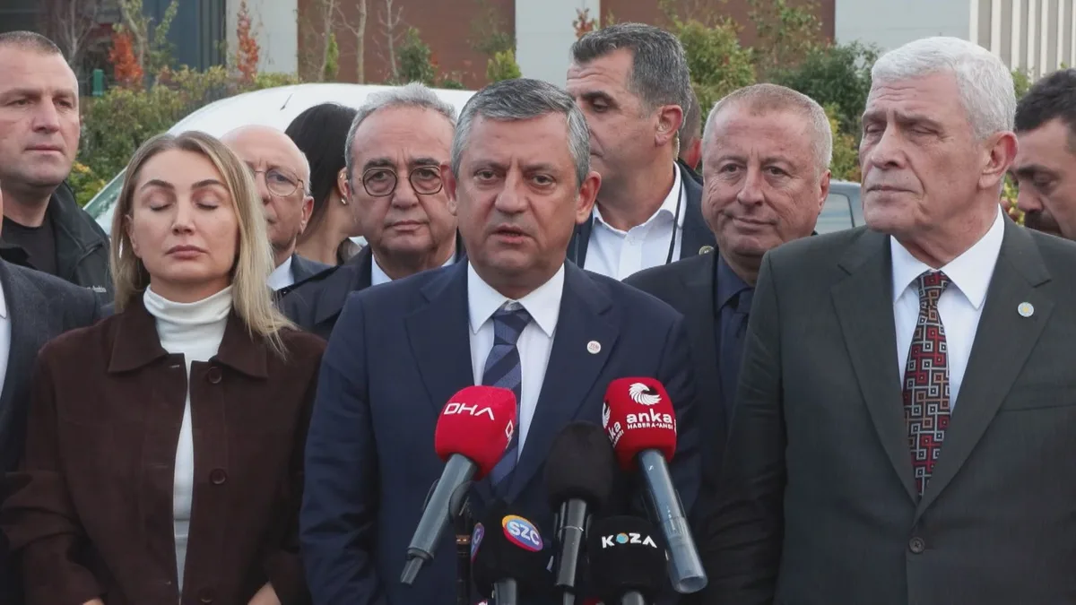 Özgür Özel ve Müsavat Dervişoğlu, İmamoğlu savunması sonrası Silivri'de konuştu