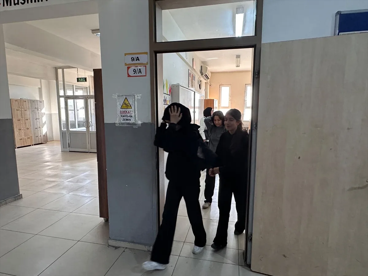 Silopi'de Hacı Mehmet Ökten Anadolu İmam Hatip Lisesi'nde afet tatbikatı yapıldı