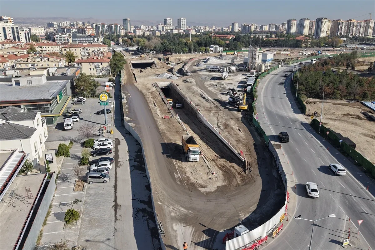 Kayseri Büyükşehir Belediye Başkanı Büyükkılıç, Kartal Katlı Kavşağı'nda inceleme yaptı