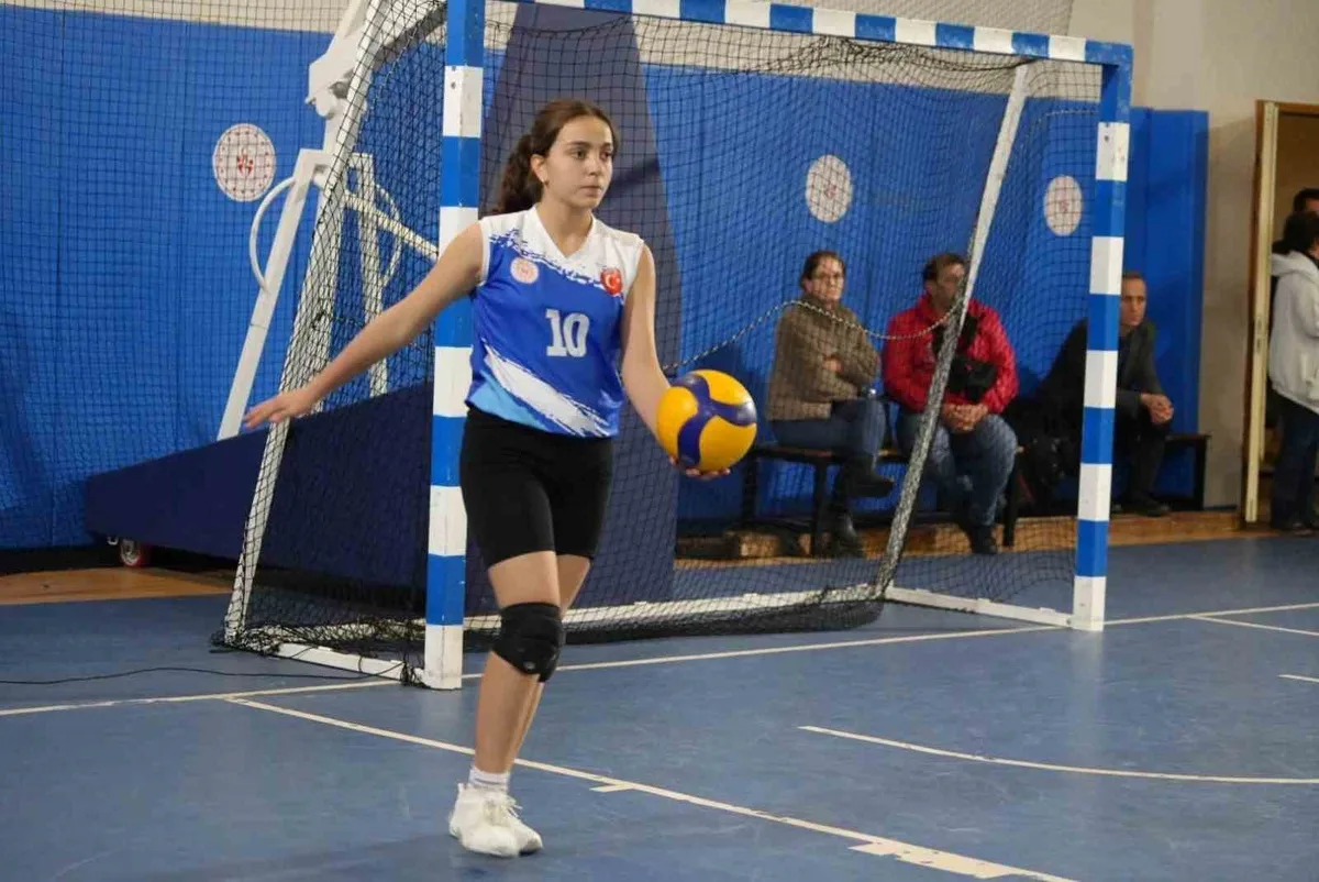 Muğla Menteşe'de Cumhuriyet Voleybol Turnuvası, 103. yıl coşkusunu filede yaşattı