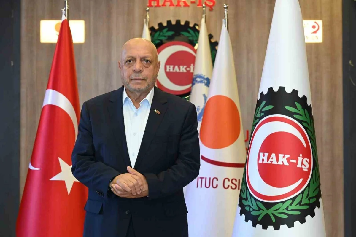 HAK-İŞ Başkanı Arslan: "29 Ekim Cumhuriyet Bayramı’nı kutluyor, Cumhuriyetimize nice yıllar diliyoruz"