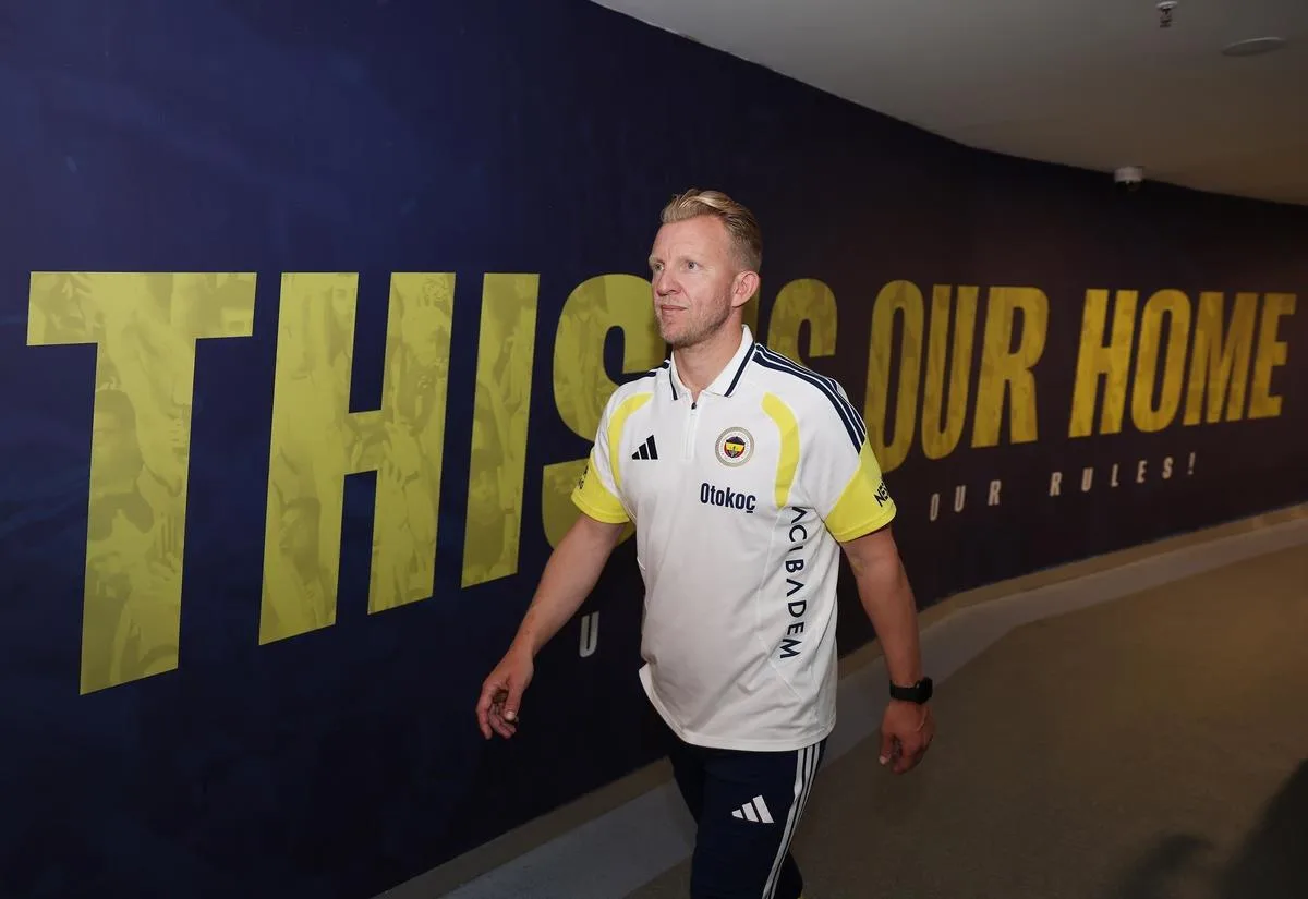 Dirk Kuyt kimdir? Fenerbahçe'nin geçici hocası hangi takımları çalıştırdı?