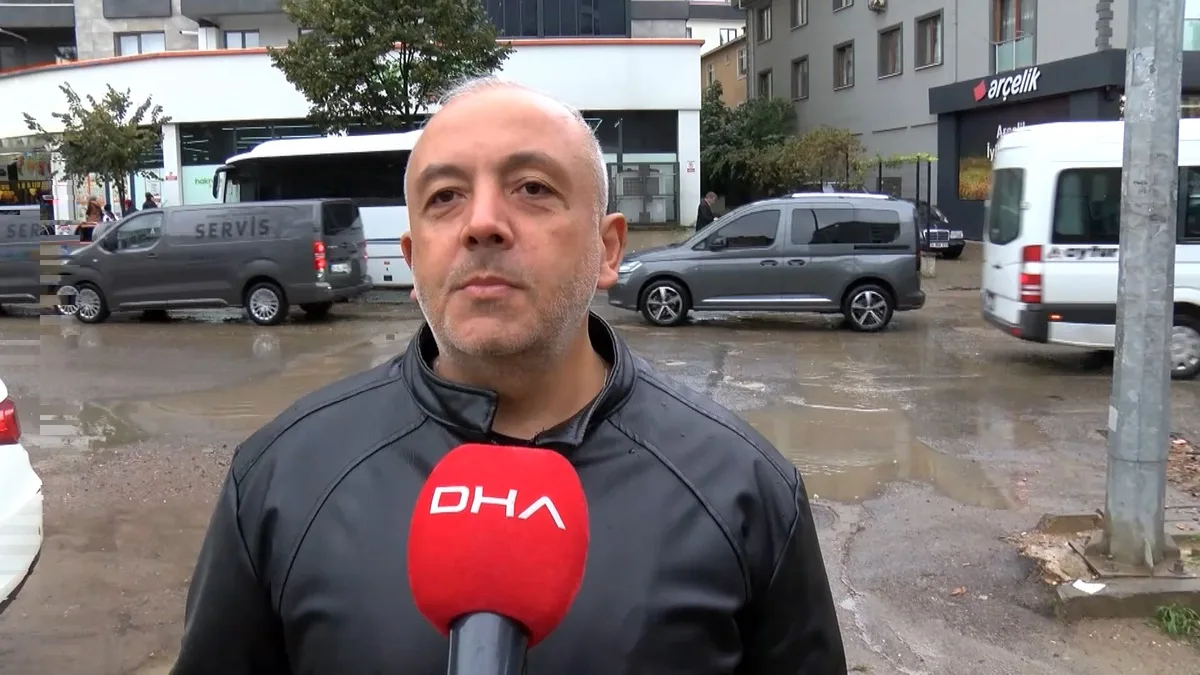 Tuzla'da sağanakta suda kalan 2 servis minibüsündeki 41 personel tahliye edildi