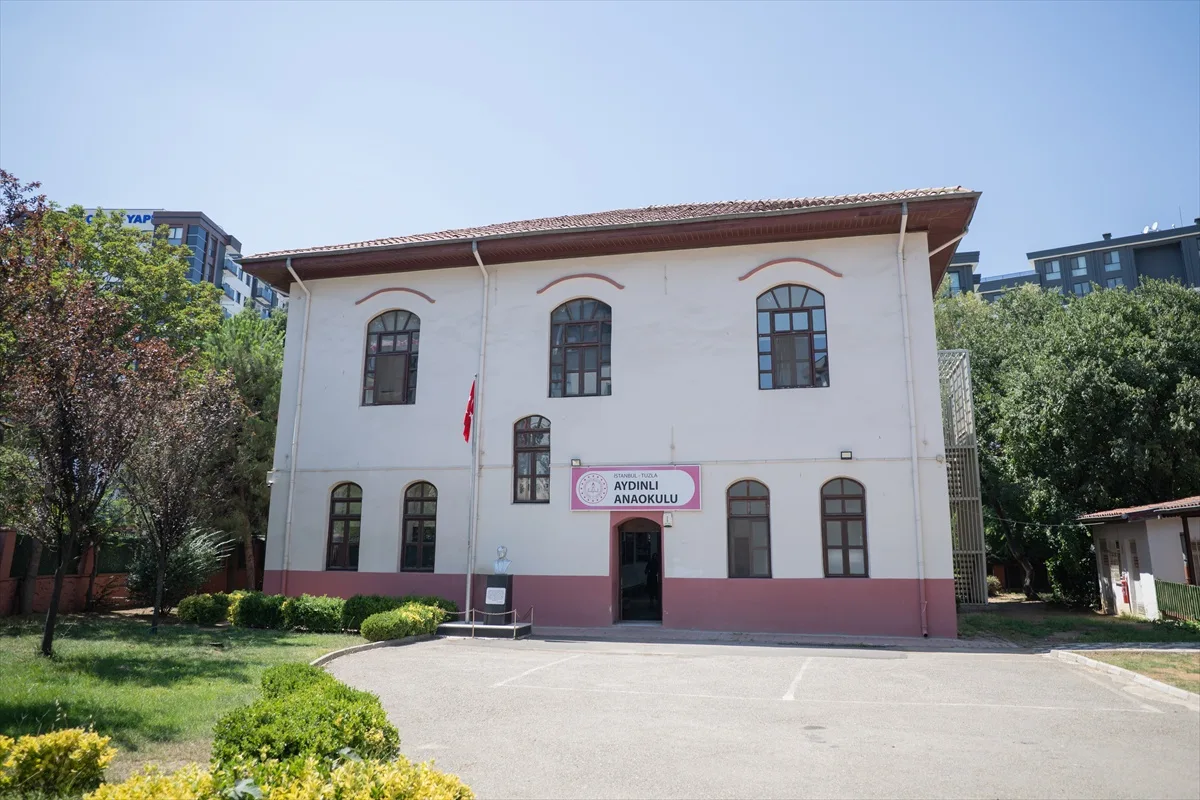 Tuzla'daki Aydınlı Anaokulu, 1917'de tamamlanan tarihi binada eğitim veriyor