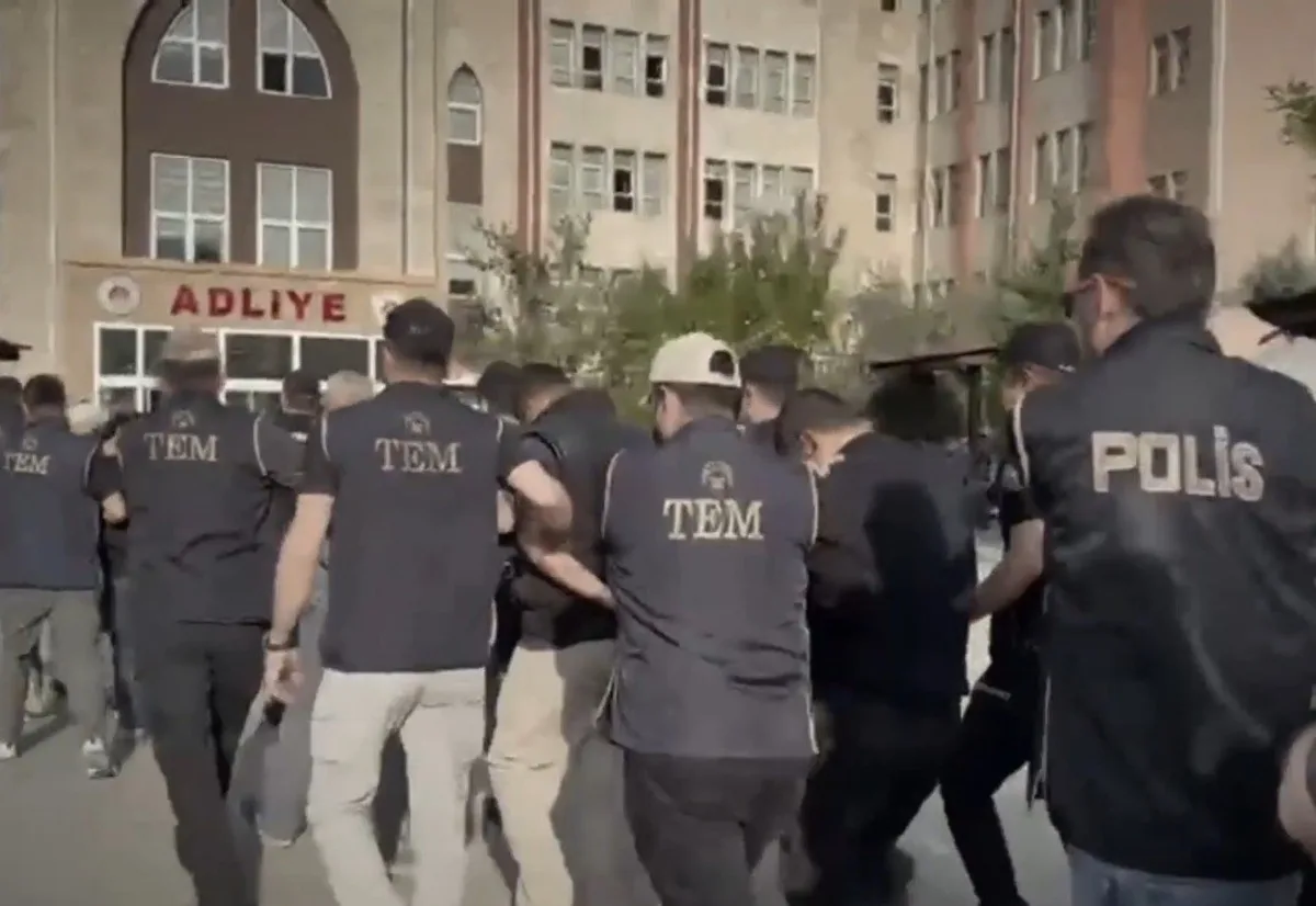 Kahramanmaraş Cumhuriyet Başsavcılığı ters kelepçeli görüntülere soruşturma başlattı