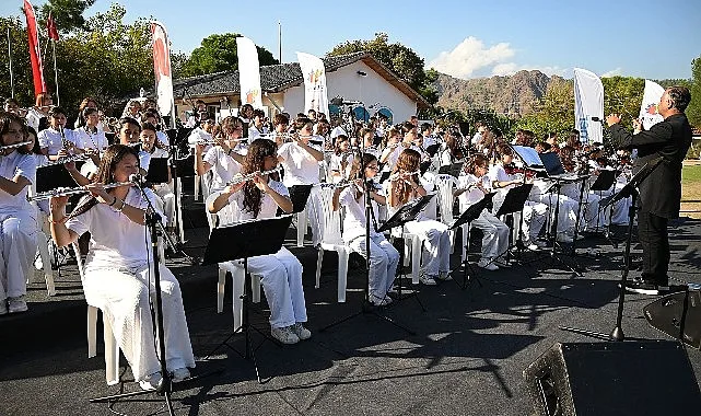 Kemer Belediyesi Cumhuriyet Orkestrası'ndan Çıralı’da konser