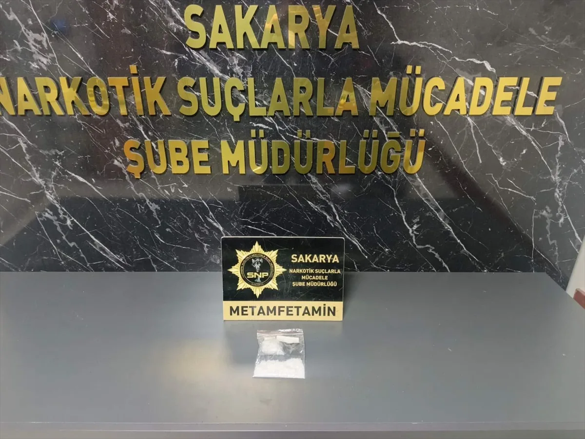 Sakarya'da 25,68 gram sentetik uyuşturucuyla yakalanan 2 şüpheli tutuklandı