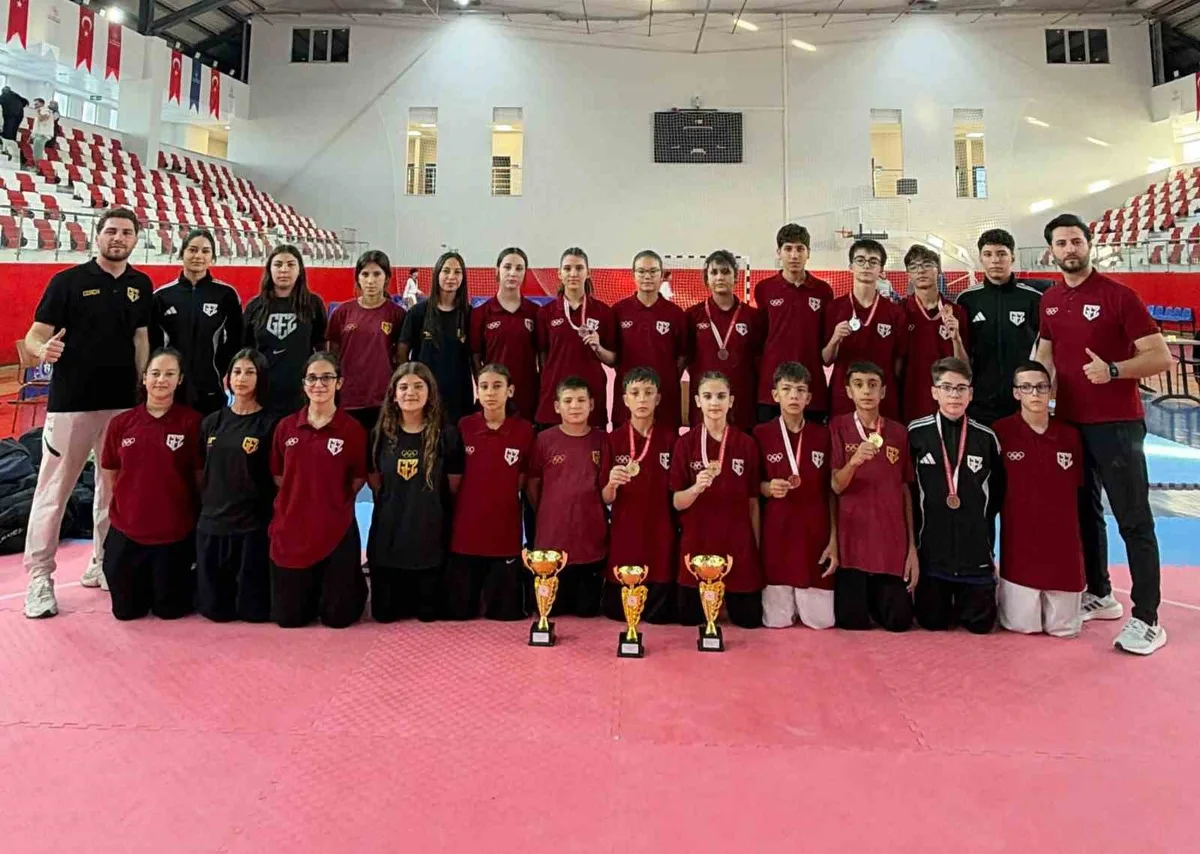 Aydınlı taekwondocular Kütahya'da 8 madalyayla genel klasman şampiyonu oldu