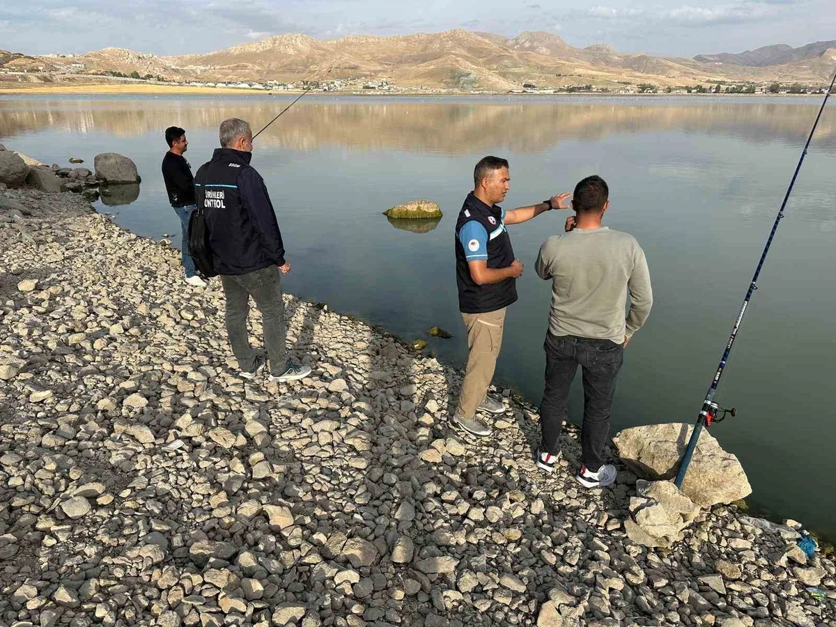 Van'da son bir ayda balıkçılık denetiminde 35 tekne ve 17 alabalık tesisi denetlendi
