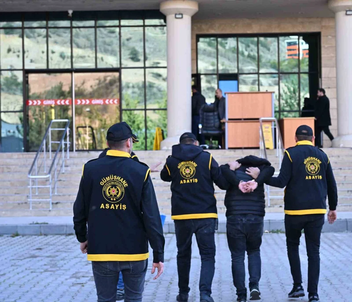 Gümüşhane'de aynı apartmanda iki evden altın ve para hırsızlığı şüphelisi yakalandı