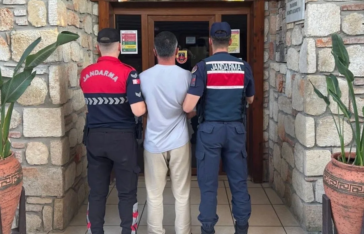 Manavgat'ta 2 iş yeri ve minibüsü kundaklayan zanlı JASAT operasyonuyla gözaltına alındı