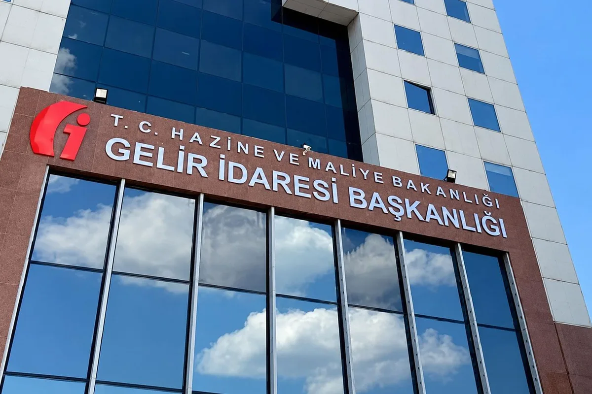 Devlet Malzeme Ofisi Genel Müdürü Şinasi Candan, Gelir İdaresi Başkanlığına getirildi