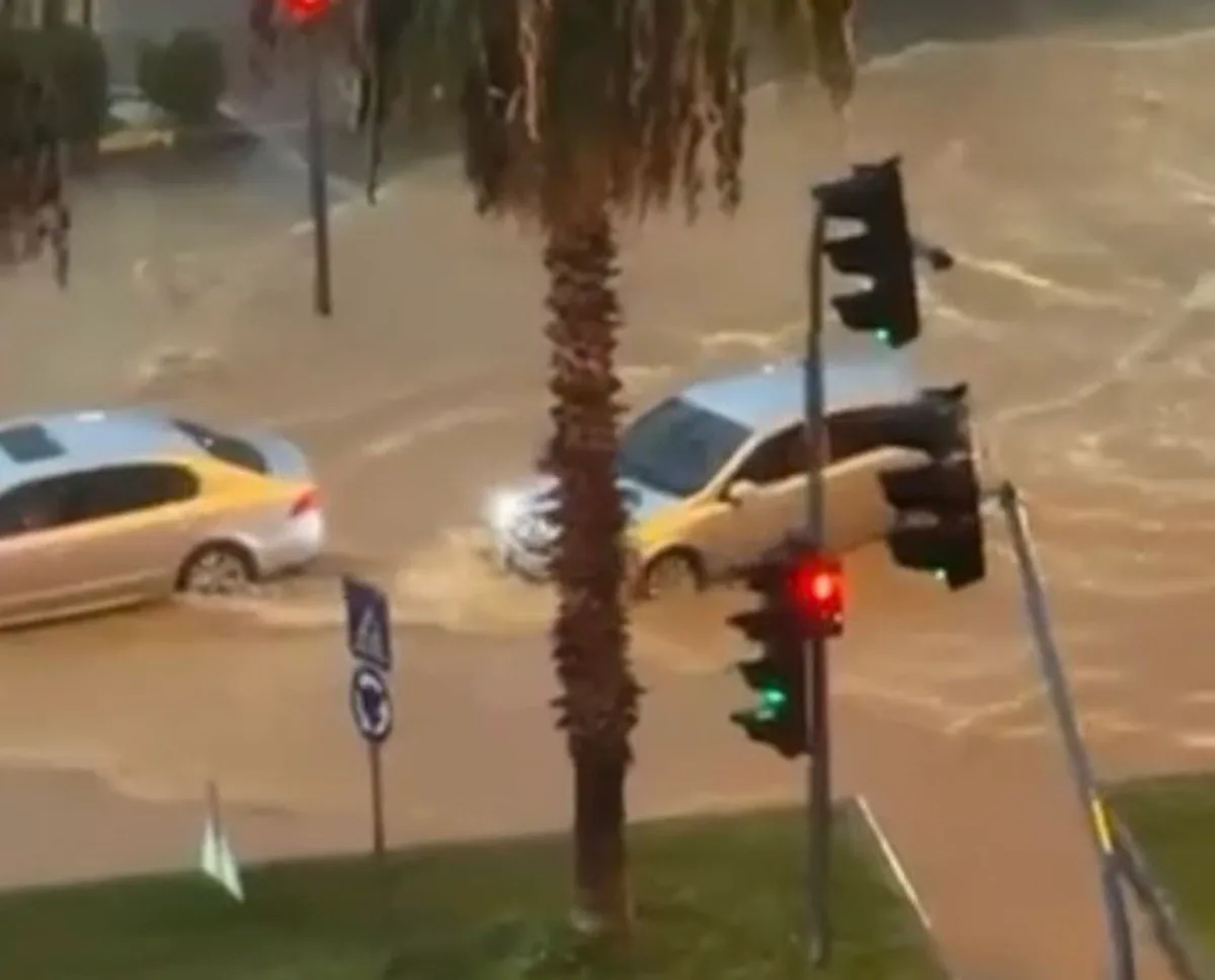 Mersin'de sağanak yağış alt geçitlerde su birikintisi oluşturdu, trafik aksadı