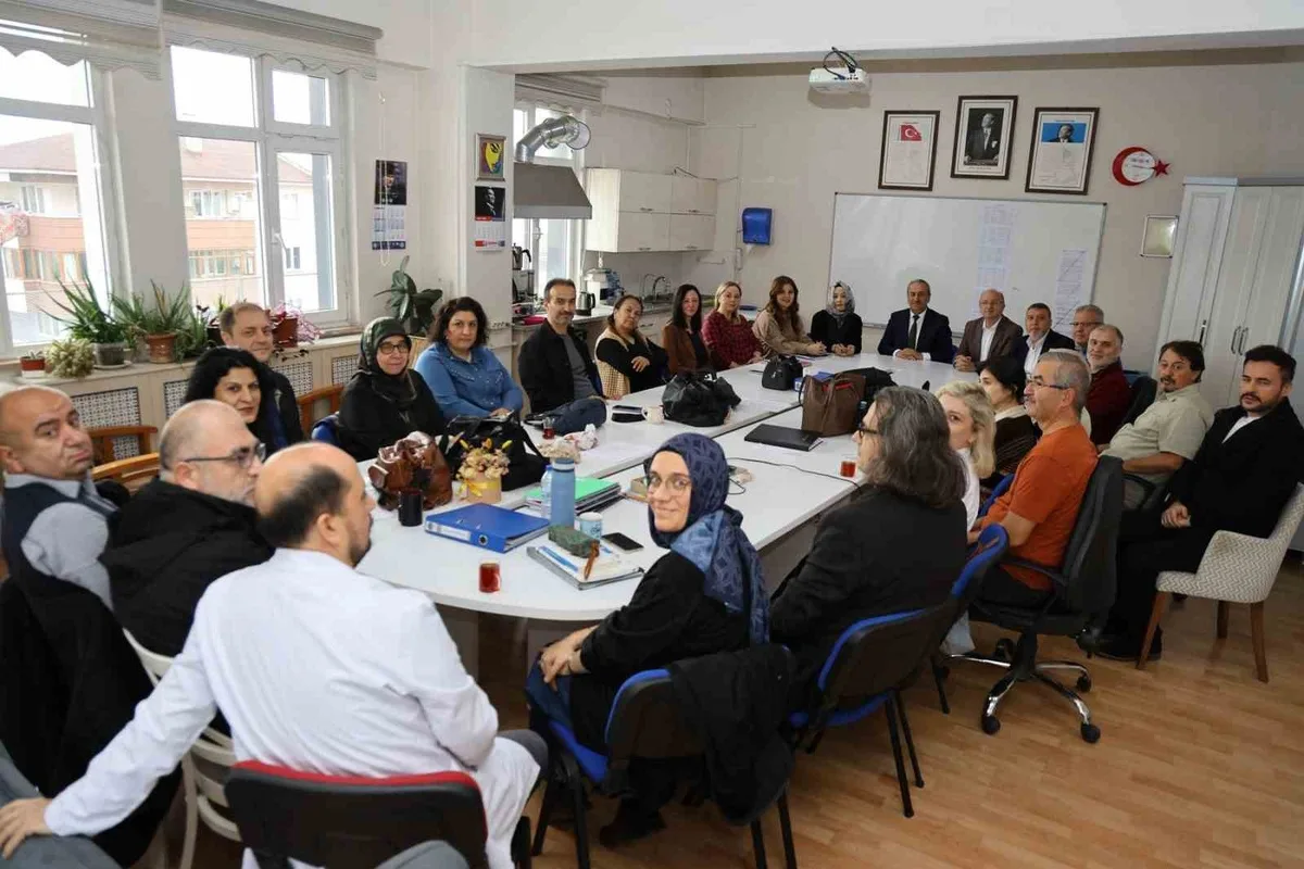 İl Milli Eğitim Müdürü Nevzat Akbaş, öğretmenlerle buluşup görüş ve önerileri dinledi