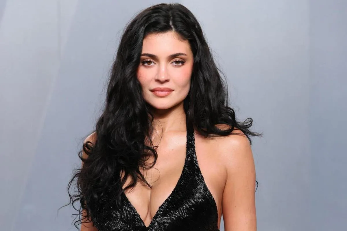 50 milyon dolarlık sütyenle podyuma çıkan Kylie Jenner kimdir? Kylie Cosmetics'i kaça sattı, kaç çocuğu var?