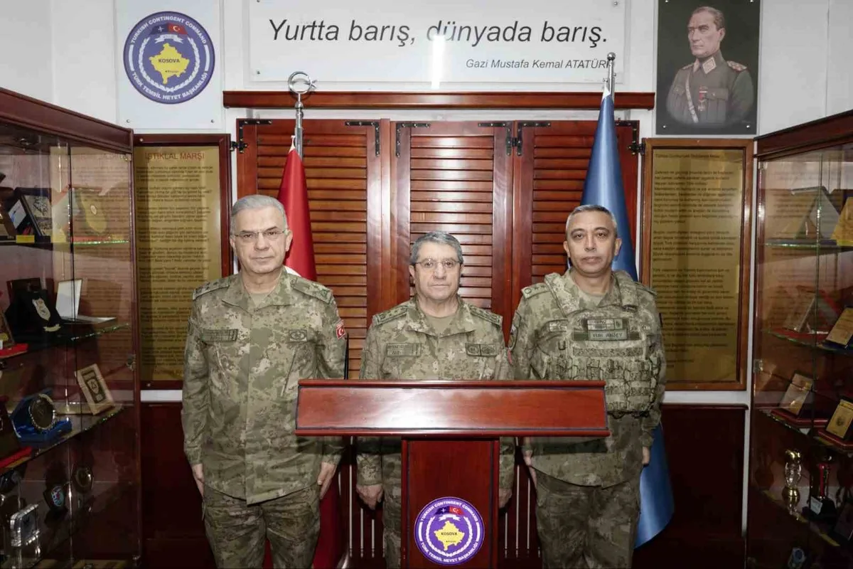 Kosova'daki törenle KFOR komutası Tümgeneral Ulutaş'tan Vergori'ye devredildi