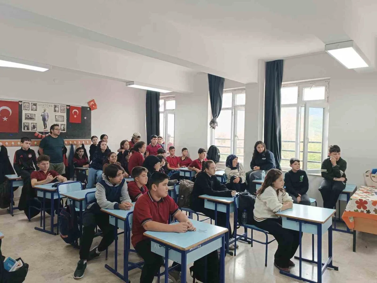 Denizli Beyağaç'ta öğrenci ve öğretmenlere verem farkındalık eğitimi verildi
