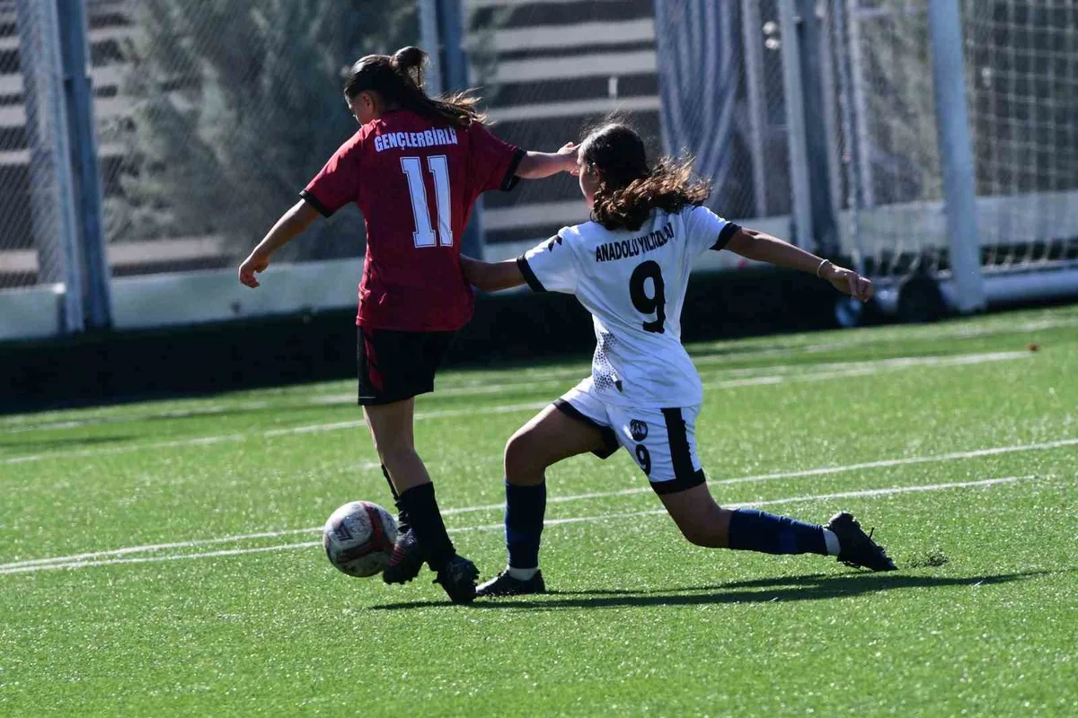Anadolu Yıldızları, U15 Kızlar Gelişim Ligi'nde Kayseri Gençlerbirliği'ni 3-1 yendi