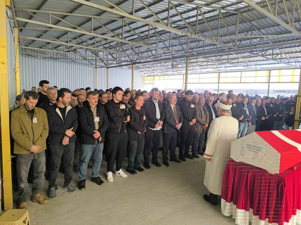 Kanserle mücadele eden polis memuru Hakan Göçmez, Samsun Çarşamba'da toprağa verildi
