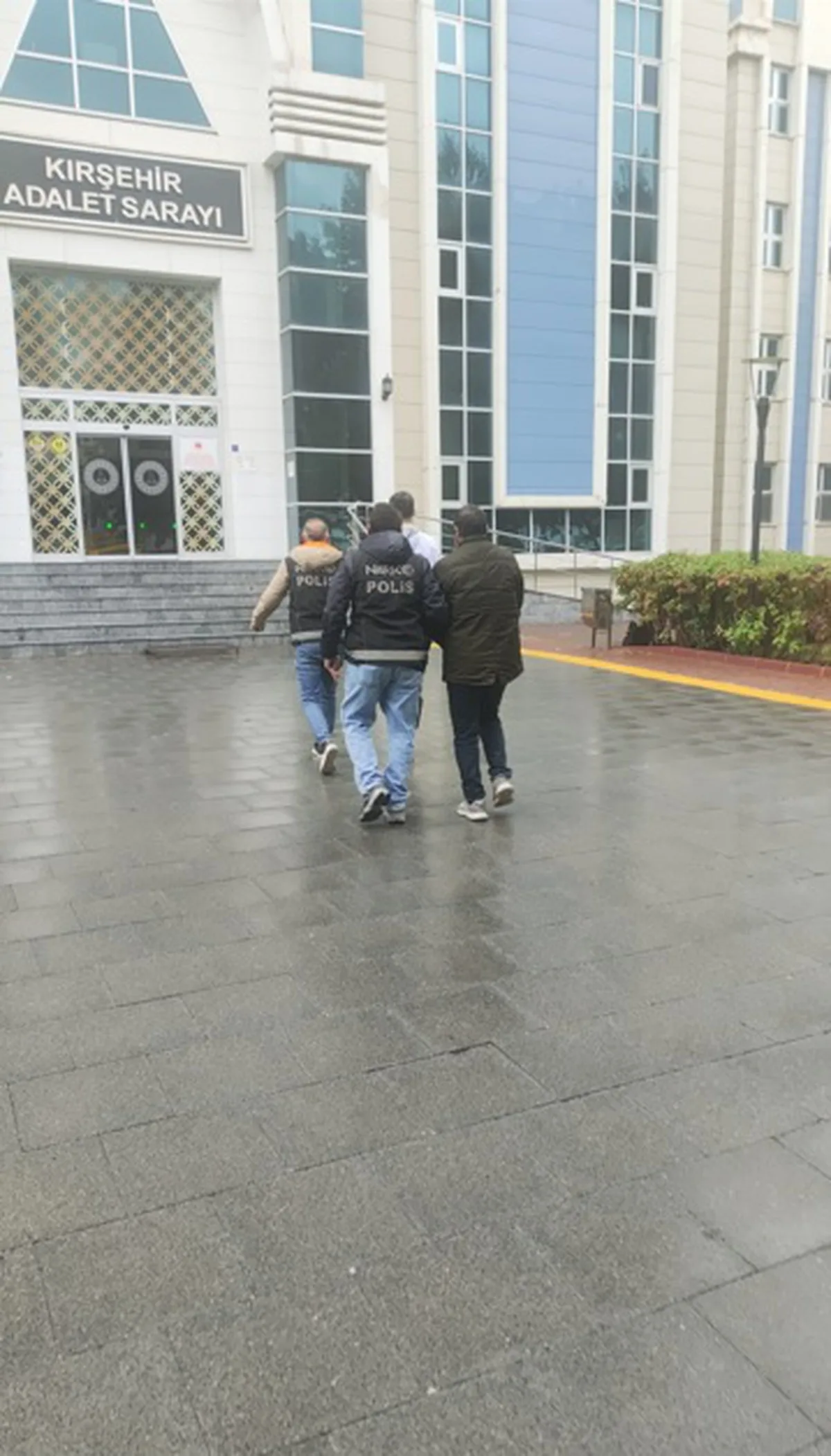 Kırşehir'de 731,42 gram metamfetamin taşıyan 2 şüpheli tutuklandı