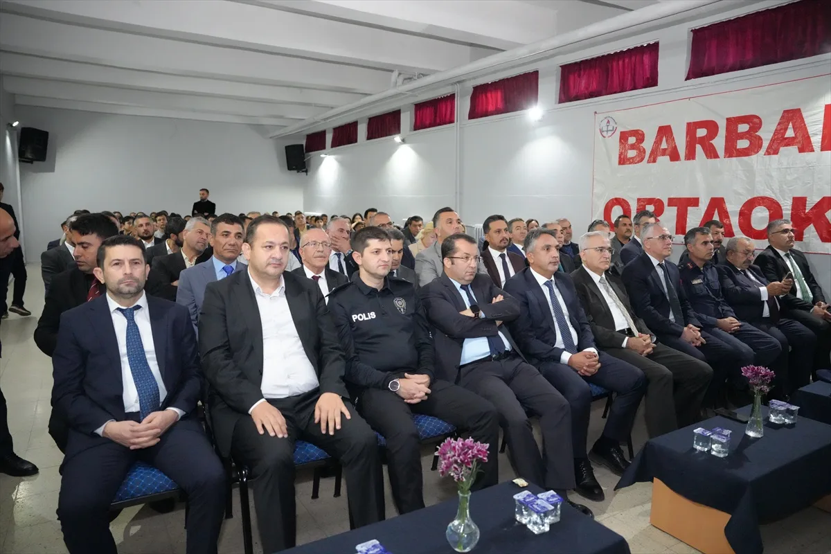 Ankara'nın başkent oluşunun 103. yıl dönümü Çubuk'ta Barbaros Ortaokulu'nda kutlandı