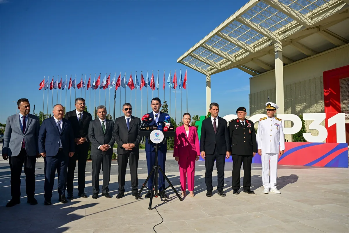 Bakan Kurum, Antalya'da COP31 alanında incelemelerde bulundu: