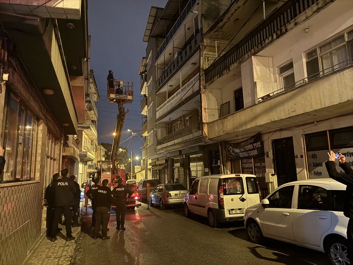 Bursa'da oğlu tarafından rehin alınan anneyi polis kurtardı