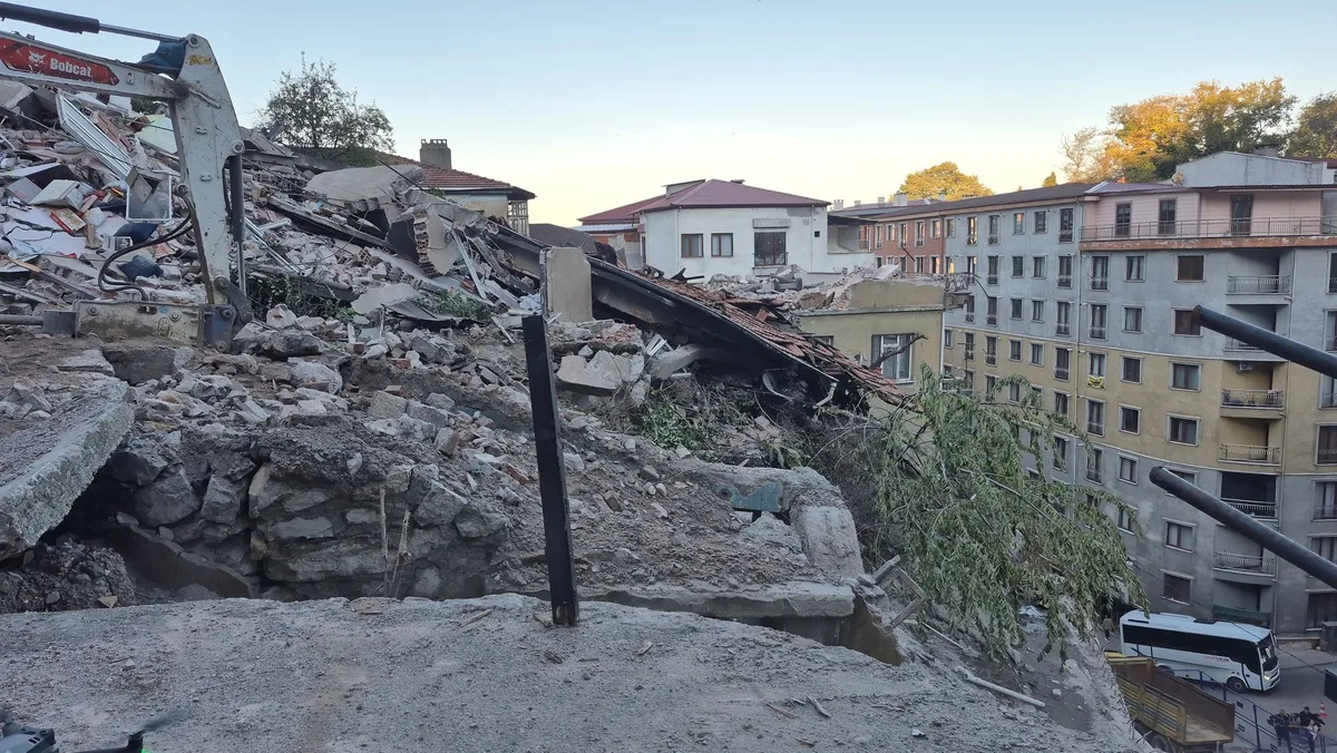 Zonguldak'ta çöken binada 74 yaşındaki kadın öldü, 68 yaşındaki kardeşi yaralandı
